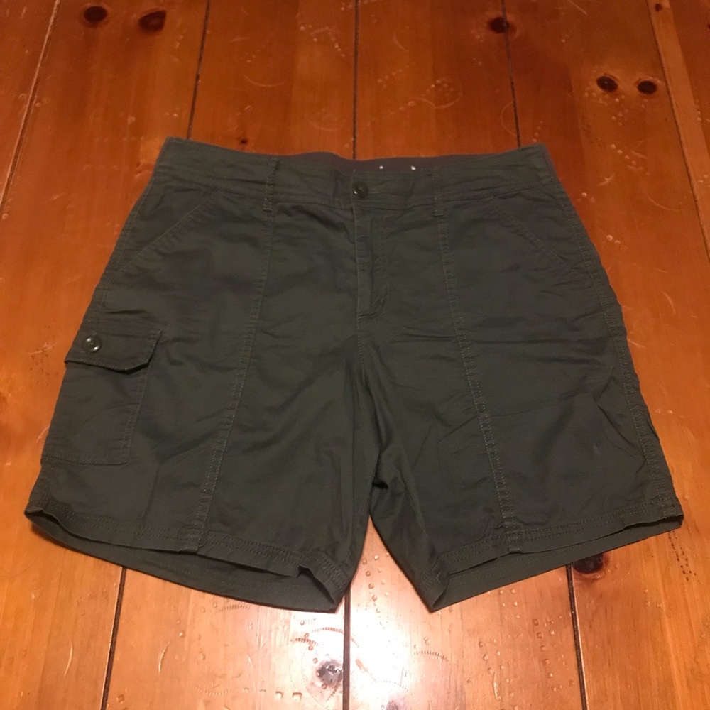 Croft&Barrow shorts with pockets, size 14 an olive colored